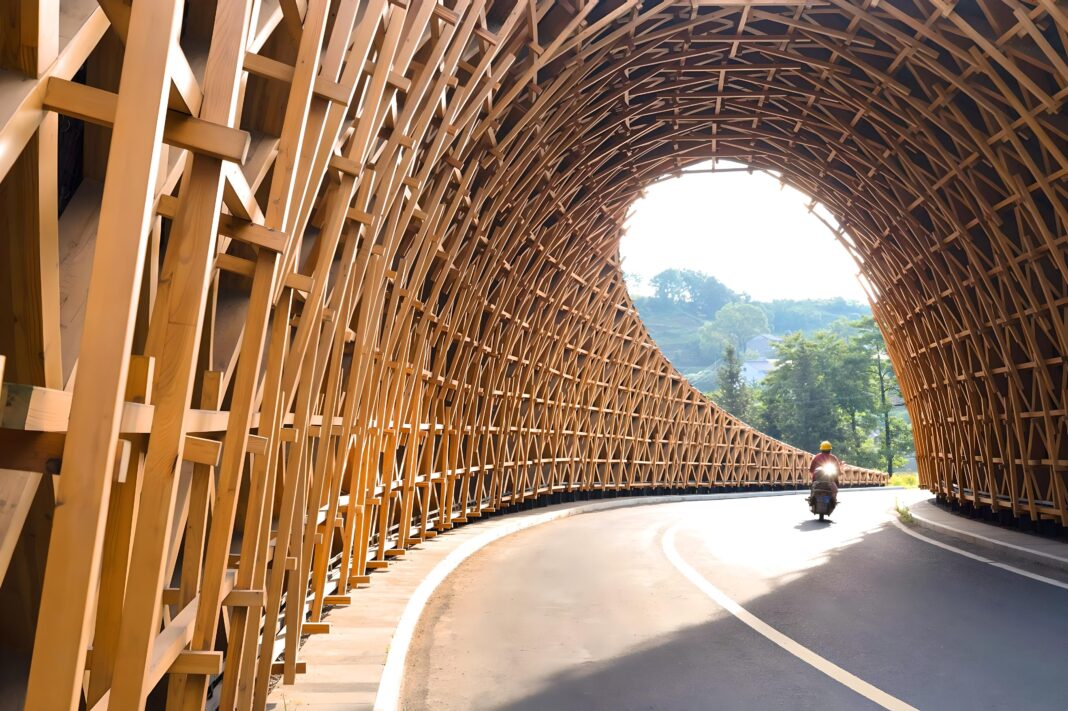 Designed by Chinese architectural studio Line+ Studio, the 20-metre passage combines with a doughnut-shaped meteorological balloon to revive the Chuan Yan Nineteen Peaks Scenic Area. (Photo Credit:  Line+ Studio)