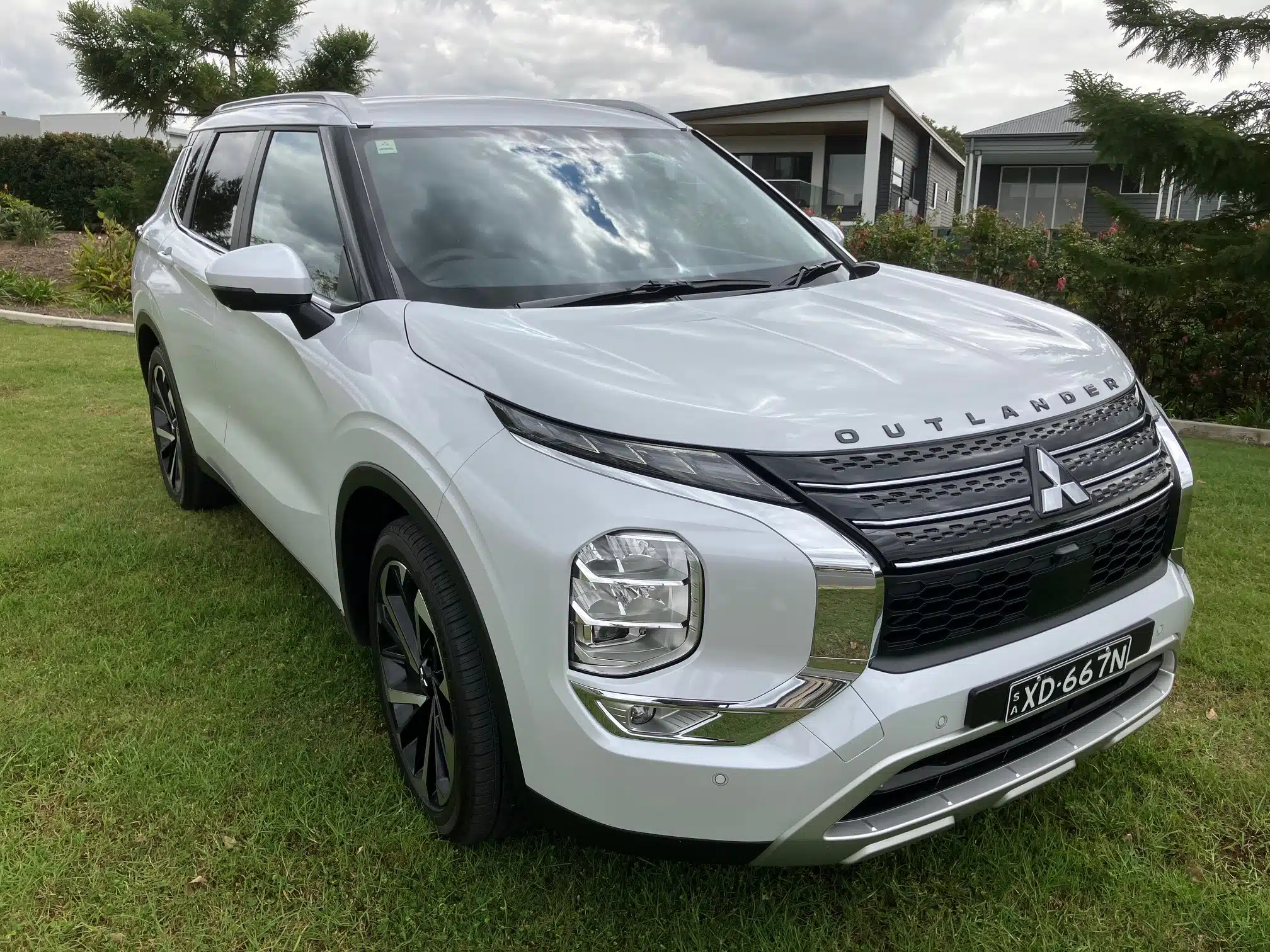 With a stunning design, cutting edge features and rally-bred performance built into its DNA, the Mitsubishi Outlander is nothing short of revolutionary. (Photo Credit: Wood Central)