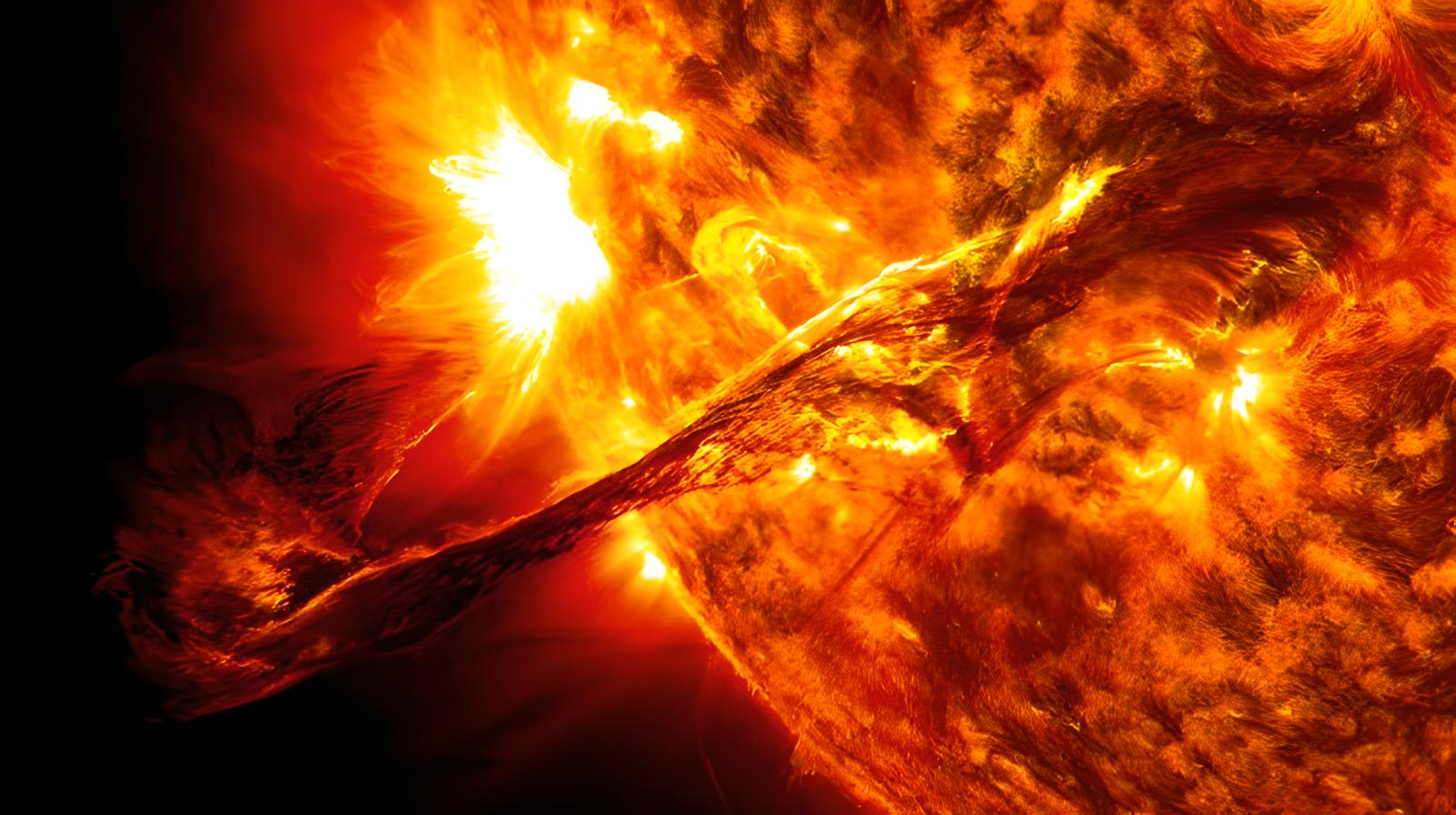 NASA’s Solar Dynamics Observatory (SDO) captured this image of a giant solar prominence on August 31, 2012. Although large and dramatic, it did not come close to having the power of a solar superstorm. Image via NASA/ SDO/ AIA/ Goddard Space Flight Center.