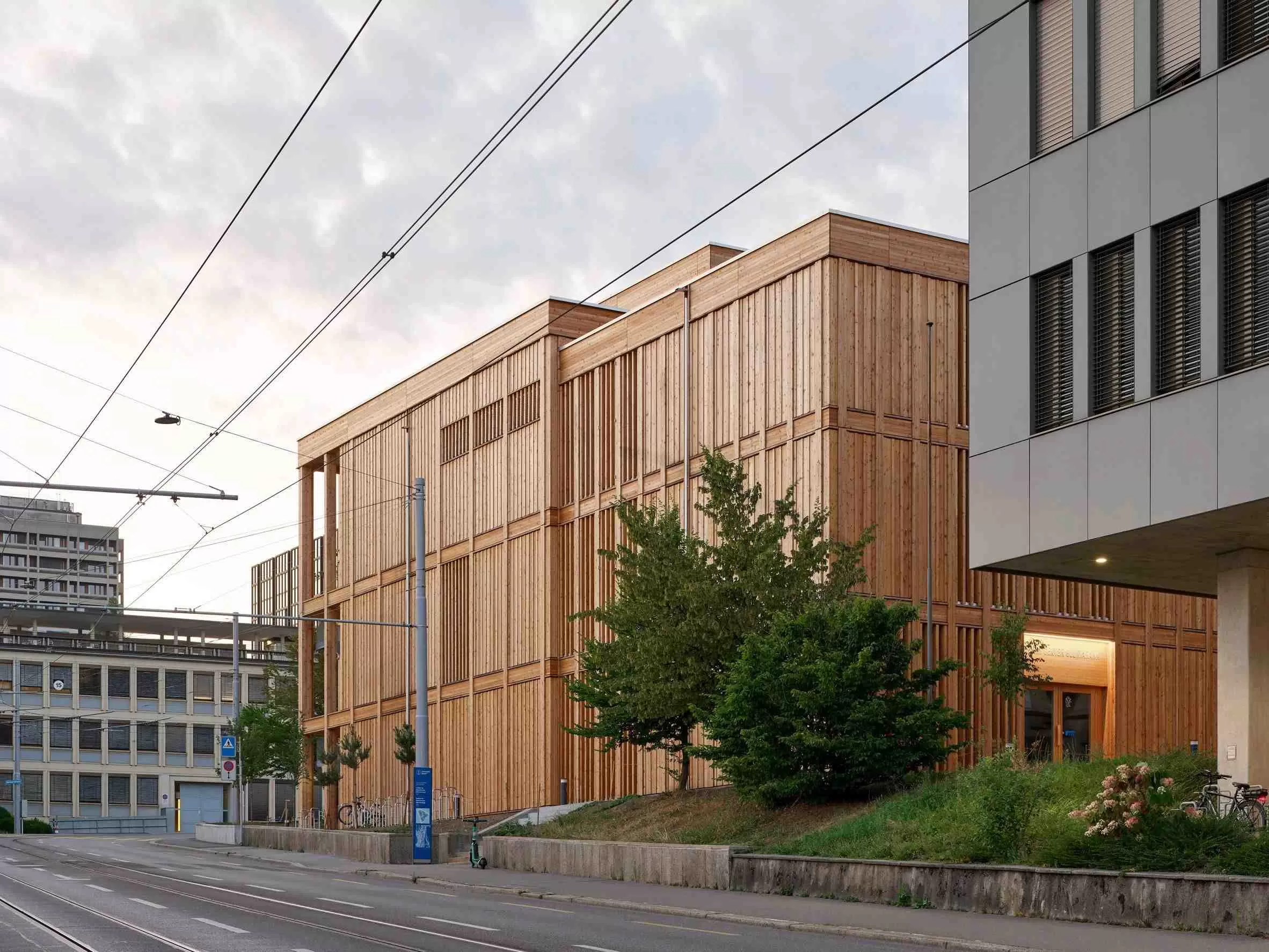 Itten+Brechbuhl has designed a temporary sports hall that will be deconstructed after its use. (Photo Credit: Yohan Zerdoun)