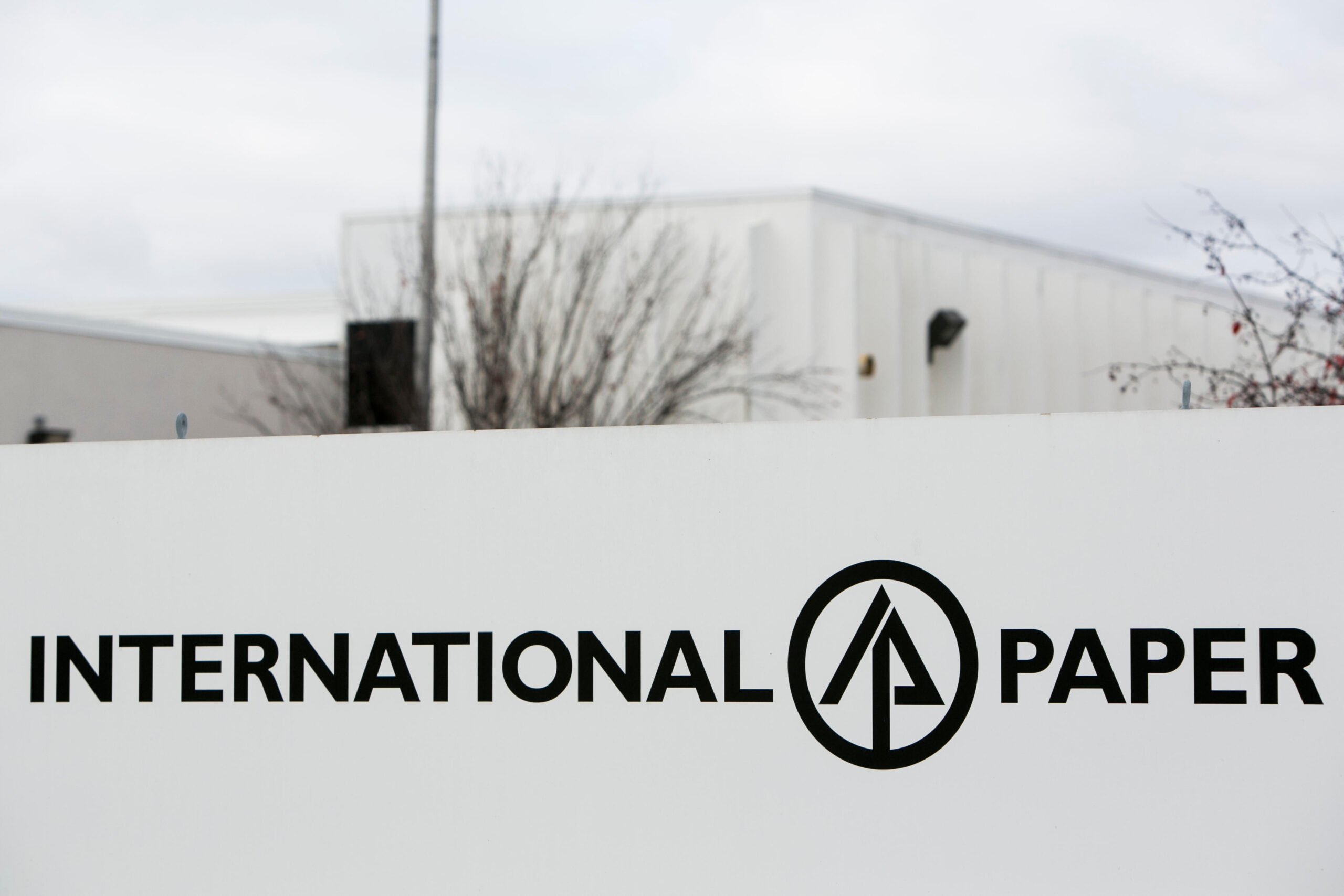 The sale of these plants was agreed to with the European Commission as a remedy for International Paper's acquisition of DS Smith Plc. The conclusion of the divestment is subject to the European Commission's approval of the proposed purchaser. (Photo Credit: Kristoffer Tripplaar / Alamy Stock Photo)